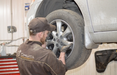 Замена тормозных колодок и дисков Тойота Камри (подробные фото)