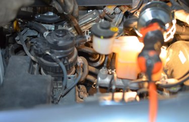 Замена масляного фильтра Тойота Хайлюкс