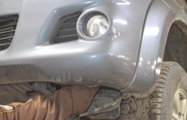 Замена лампы противотуманной фары Тойота Хайлюкс