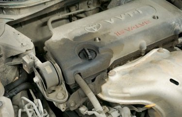 Течь масла через клапанную крышку Тойота Камри