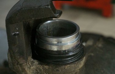 Замена поршня тормозного суппорта Тойота Камри