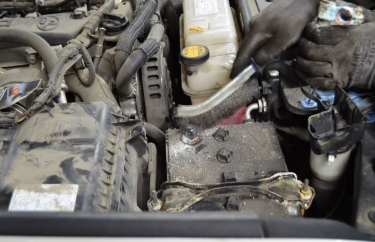 Чистка клем АКБ Тойота