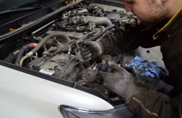 Чистка клем АКБ Тойота