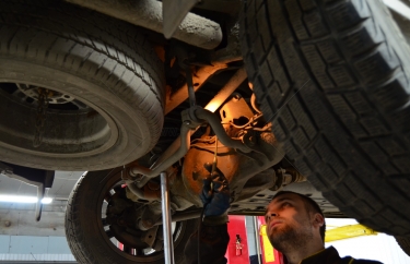 Разогрев резьбовых соединений болтов втулок заднего стабилизатора