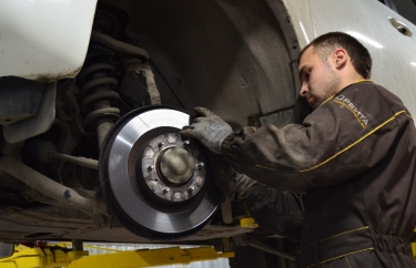 Замена тормозных колодок Тойота Ленд Крузер Прадо 150