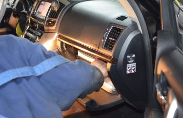 Замена салонного фильтра (фильтра кондиционера) Тойота Ленд Крузер 200