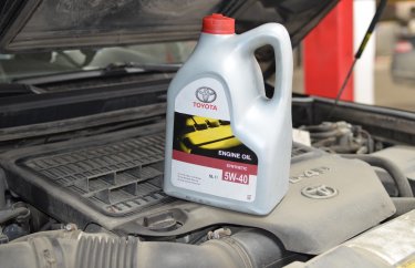 Замена масла в двигателе Тойота Ленд Крузер 200