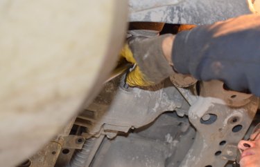 Замена масла в переднем дифференциале Тойота Ленд Крузер 200