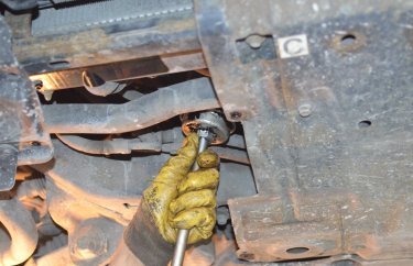 Замена масляного фильтра Тойота Ленд Крузер