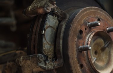 Замена тормозных колодок Тойота Прадо 150 (подробные фото и видео)