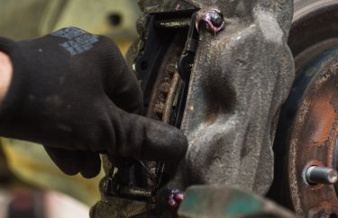 Замена тормозных колодок Тойота Прадо 150 (подробные фото и видео)