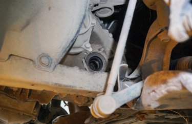 Замена сальников приводов Тойота Королла