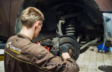 Замена тормозных колодок Тойота Тундра (подробные фото)