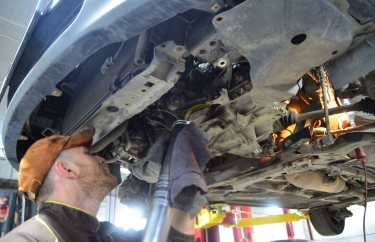 Залив масла в коробку