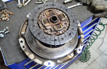 Старая корзина и диск сцепления