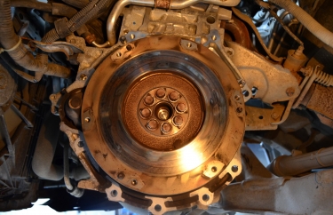 Маховик изношен (под замену).