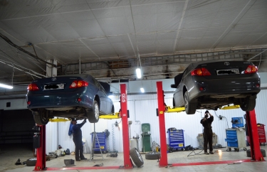 Замена сцепления Тойота Королла Робот сразу на двух автомобилях